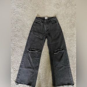 Black jeans with rips at the knee.